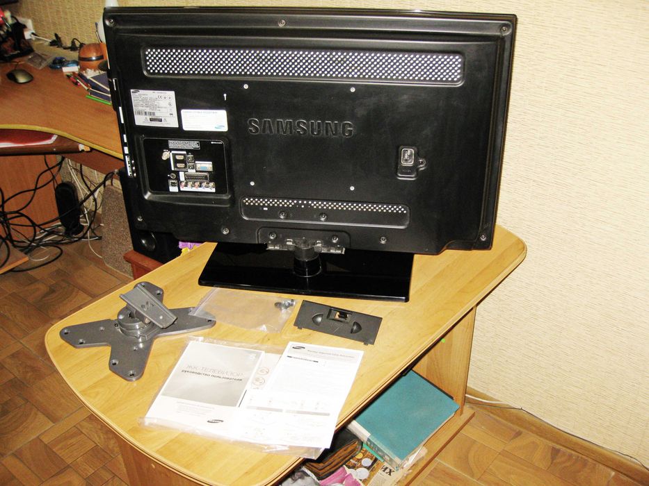 ЖК-телевизор Samsung  - диагональ 32" (81 см.)