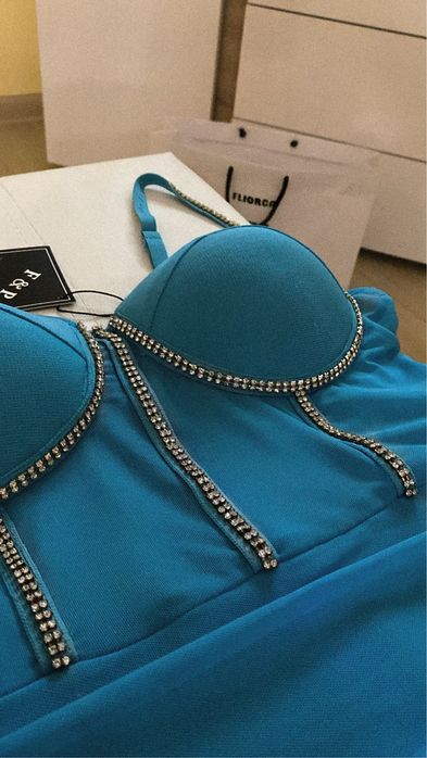 Елегантна рокля в син цвят