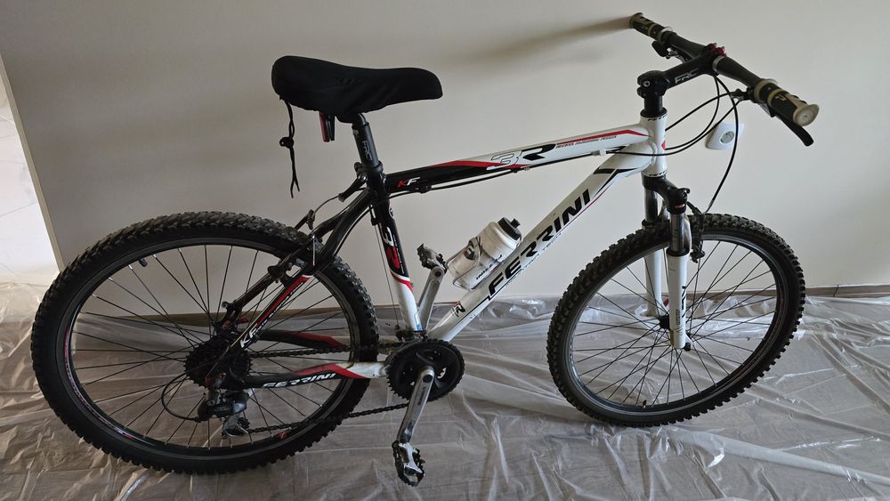 Велоергометър чисто нов  на Xiaomi и велосипед Мерида карбон.