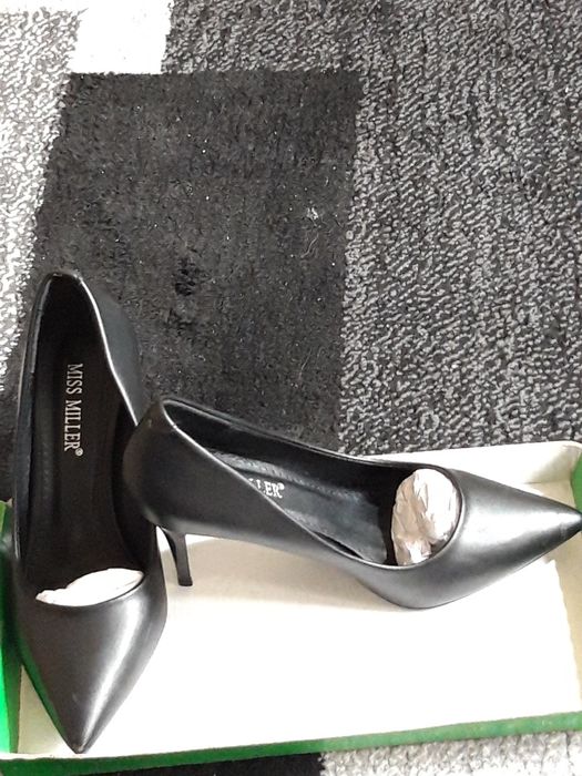 Женская обувь.В отличном состоянии.Кожа.Размер 36