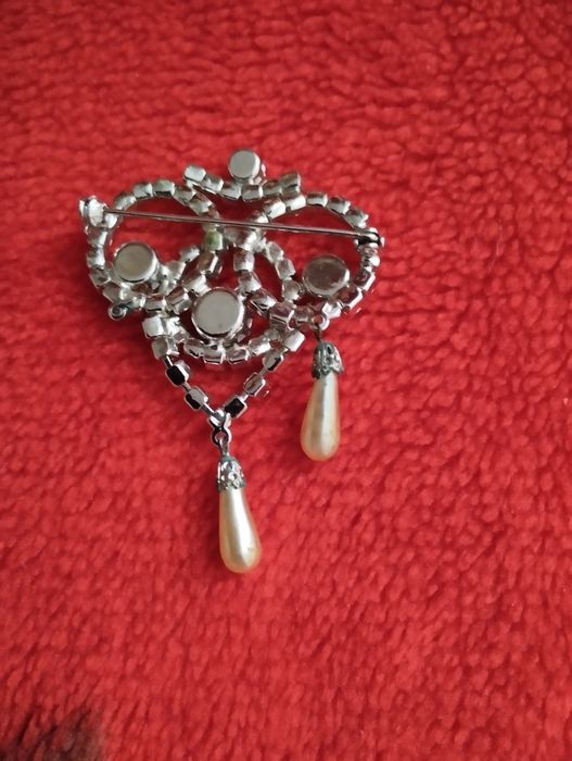 Брошь женская,украшение