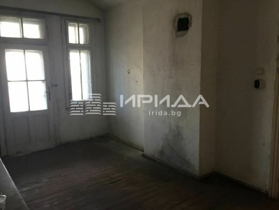 Тристаен в център до метро