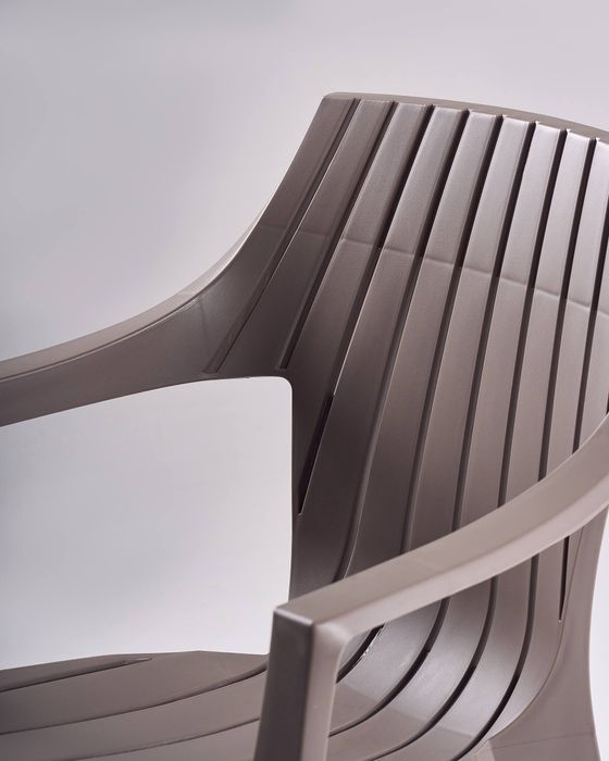 Пластиковый стул BRUNO