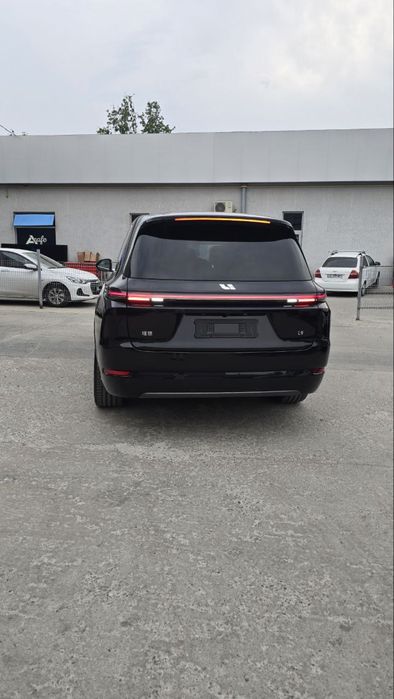 Li9 кроссовер год выпуска 2025