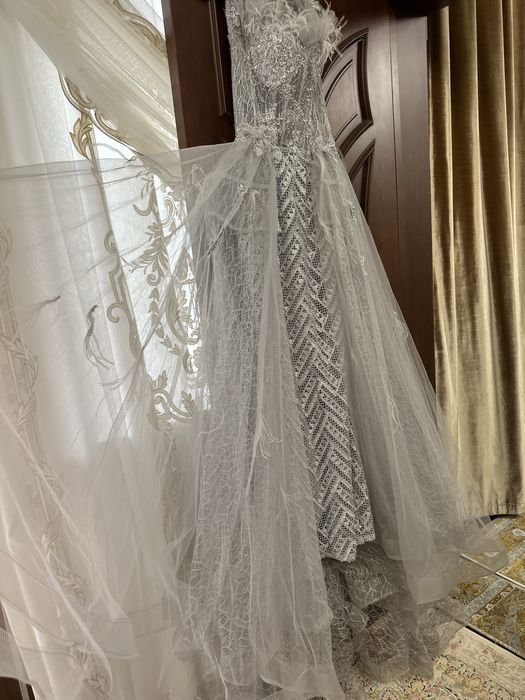 Вечернее серое платье на свадьбу