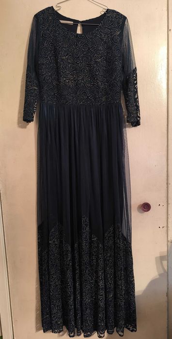 Продаю платье темно-синего цвета