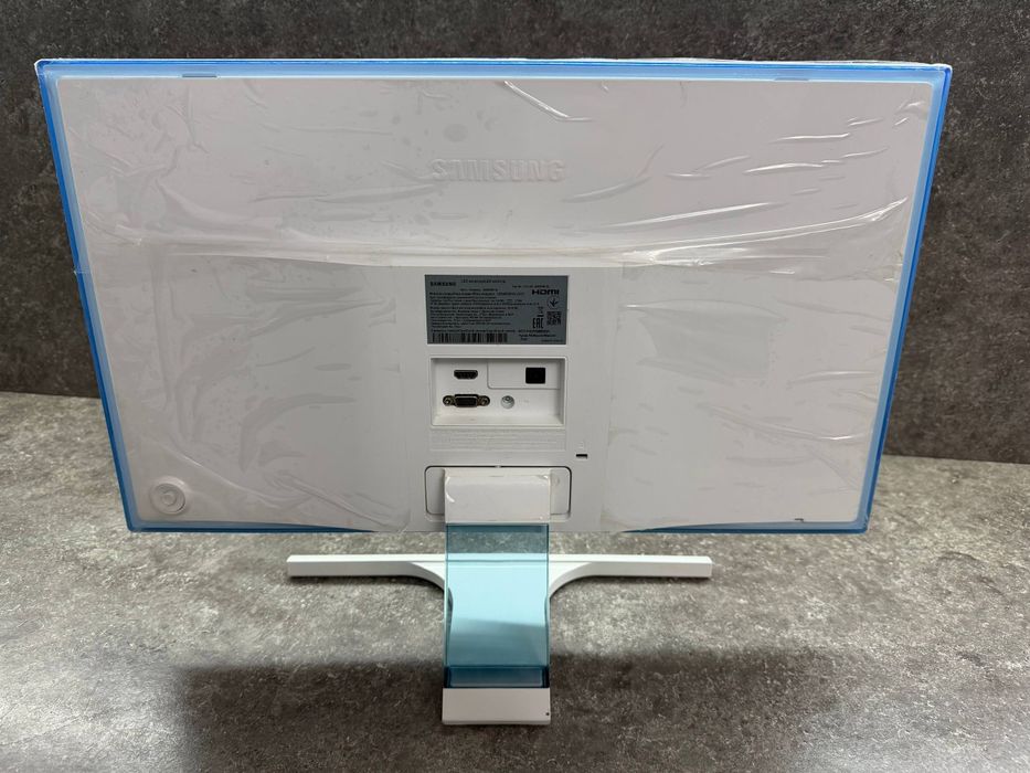 Монитор Samsung LS24E391HLO/CI в идеальном состоянии