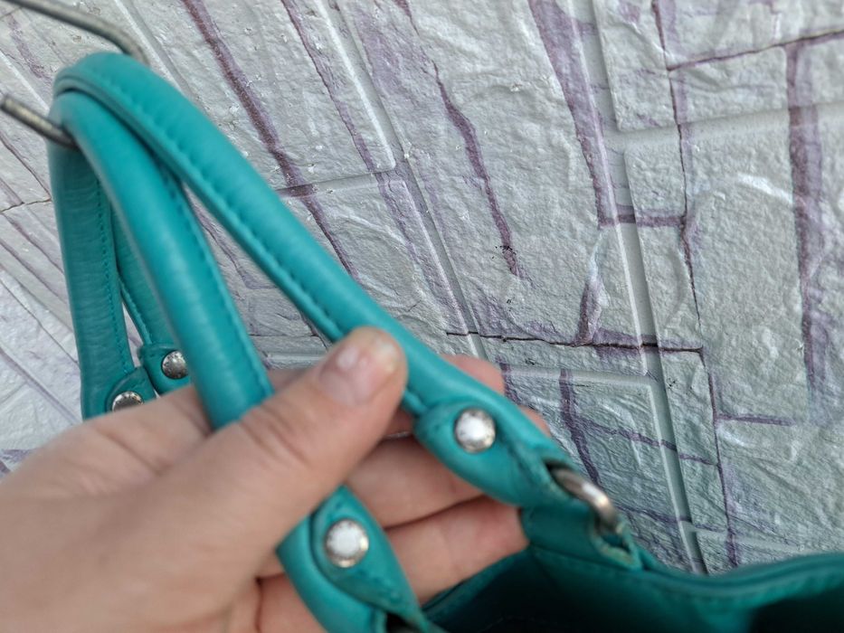 дамска чанта,малка тюркоазена кожена чантичка-естествена кожаLANCASTER