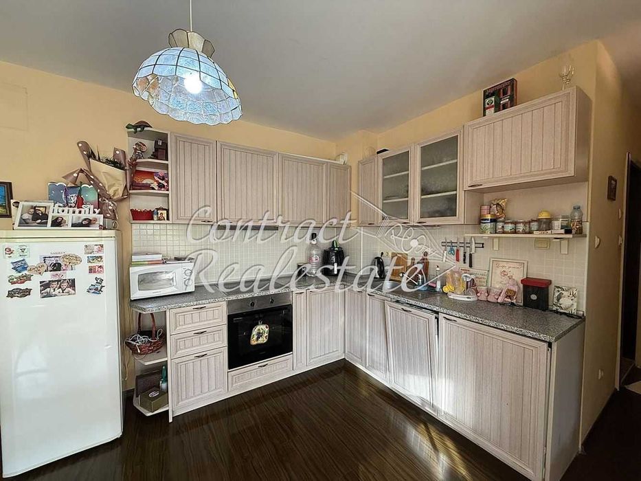 Страхотен Двустаен Обзаведен м-ст Траката ! Паркомясто ! Басейн !