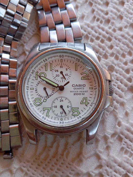 Продавам часовник