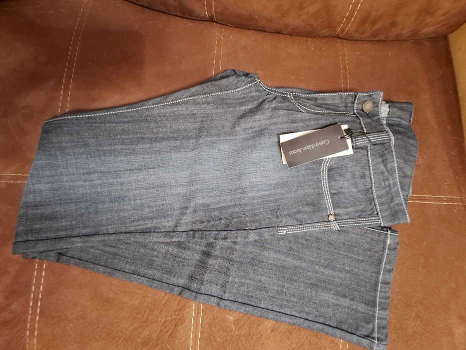 Оригинални дънки на Calvin Klein