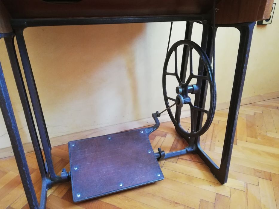 Продавам шевна машина Naumann