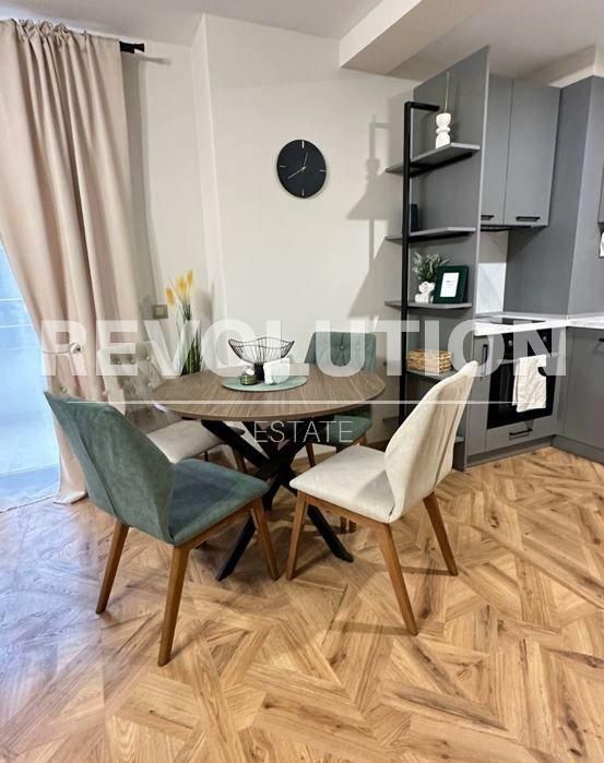 Дава се под наем Двустаен апартамент в Варна, Бриз - 68 кв.м за 648.21 € - Снимка #1