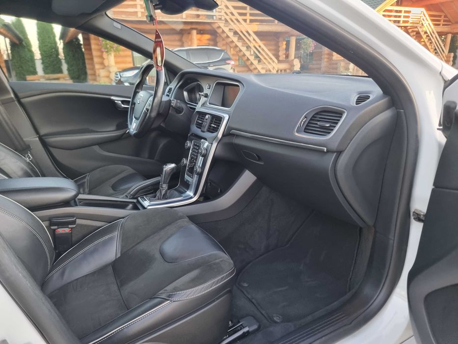 Volvo V40 D2 R-Design 2016 Navigatie / Piele / Xenon