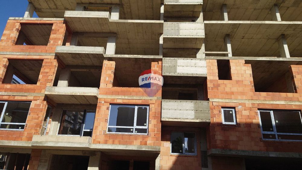 Продава се Офис в Варна, Център - 211 кв.м за 1801 €/кв.м - Снимка #1