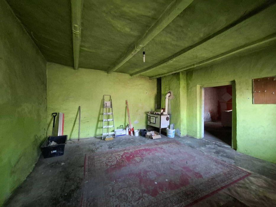 Casă demolabilă sau renovabilă lânga granită la 17 km de Oradea