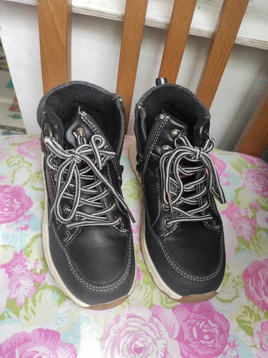 Продам детские ботинки на мальчика