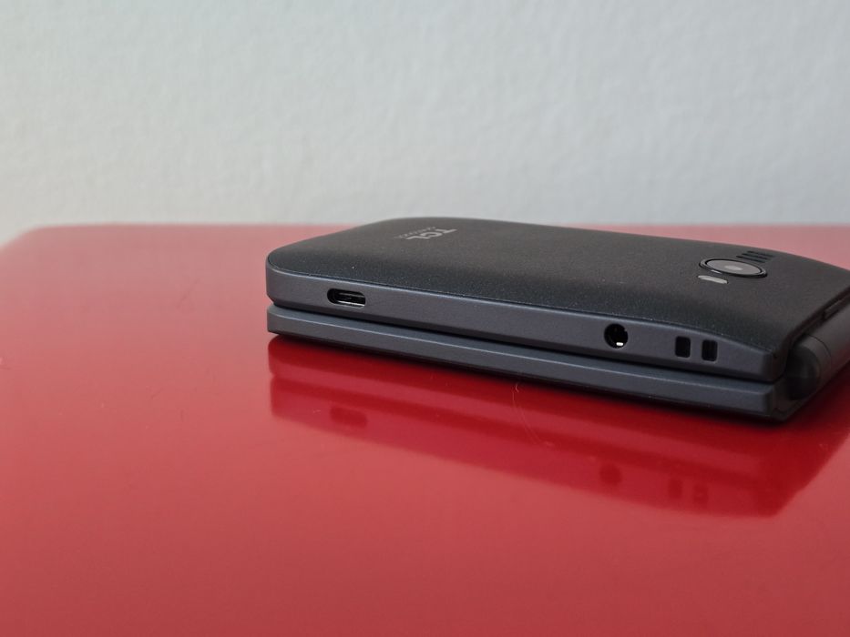 Telefon cu butoane TCL