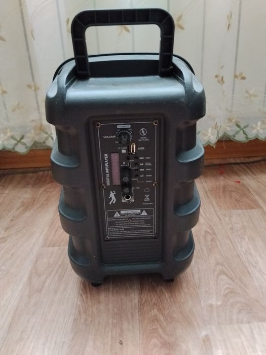 Продам колонку с микрофоном и пультом