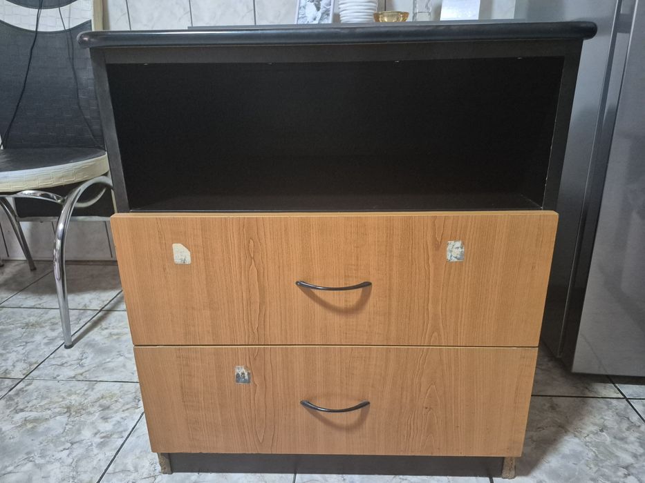Vând comodă în stare bună