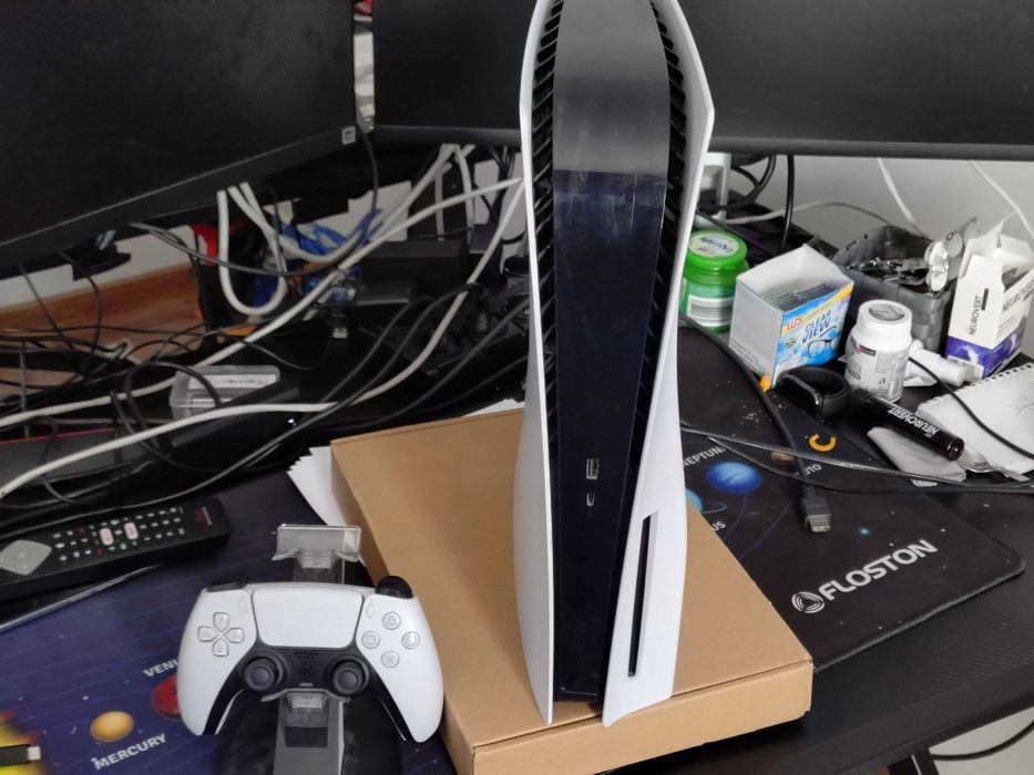 Vând PlayStation 5 varianta cu disc