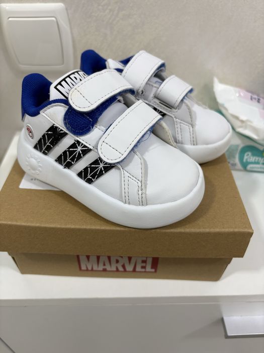 Оригинални обувки за дете Адидас Марвил