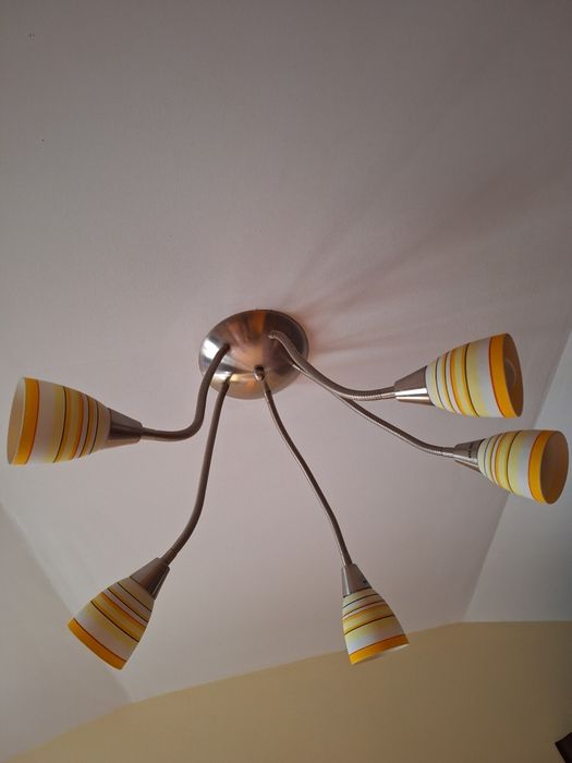 Полилей октопод с огъващи се елементи