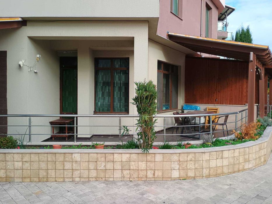 Тристаен апартамент под наем Бургас, Ветрен