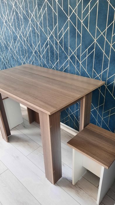 Продам стол с табуретками