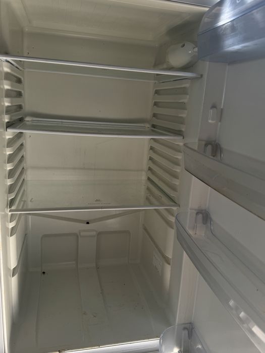 Холодильник Indesit