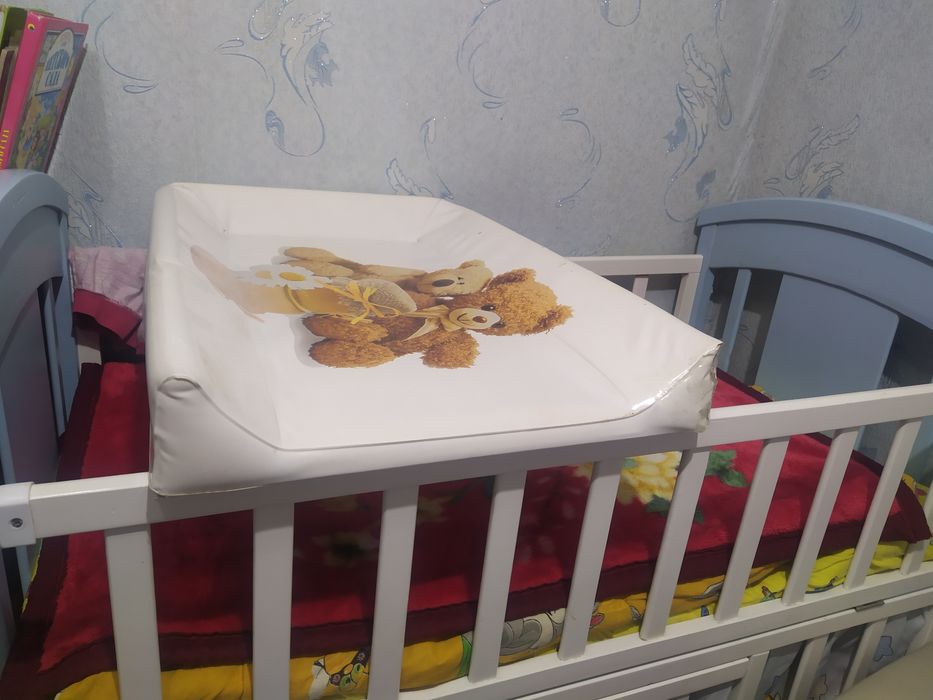Продам пеленальный столик