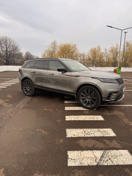 Range Rover Velar R-Dynamic • 2.0 Benzină • / schimb