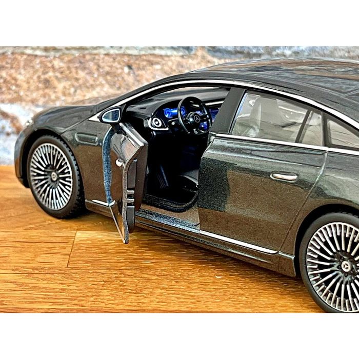 Мaisto sp edition кола mercedes-benz eqs 2022 1:24 синя и сива