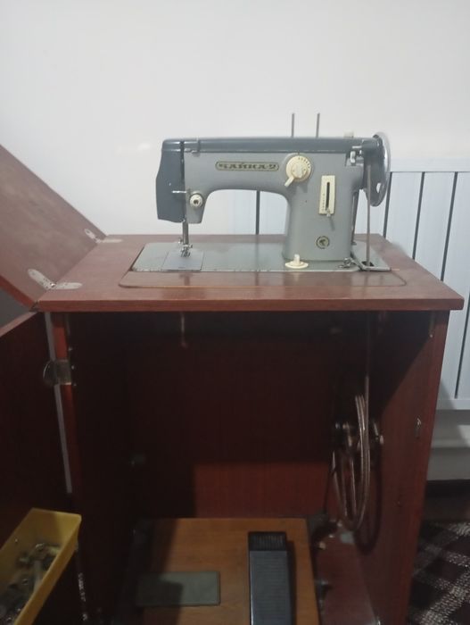 Чайка тикув машинками сотилади