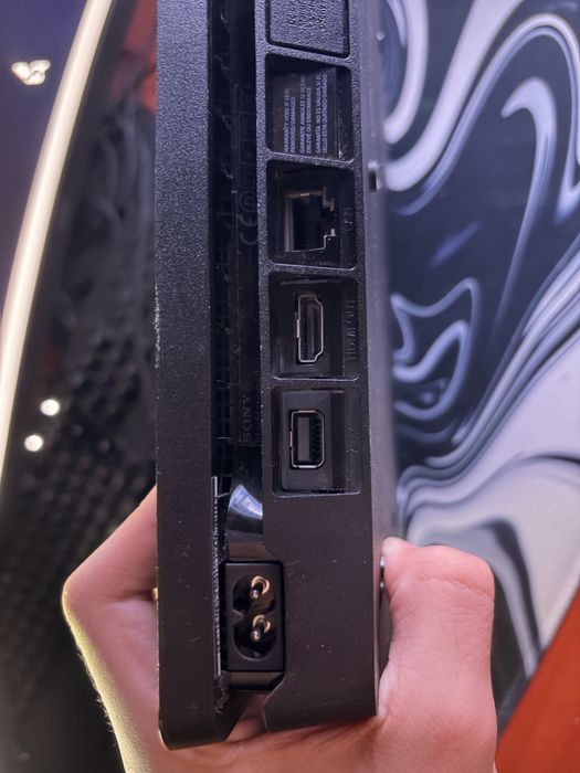 Sony PlayStation 4 (PS4) Slim 500GB + 2 Джойстика + 16 Оригинални Игри (Отлично състояние)