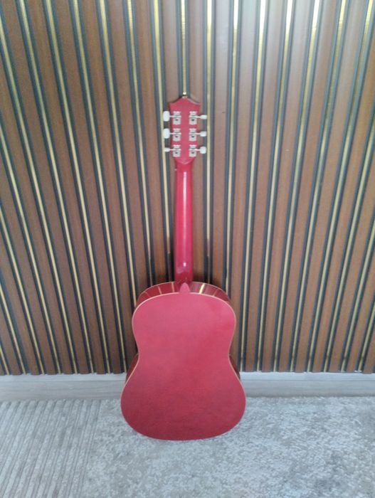 Продам гитару APG-E110