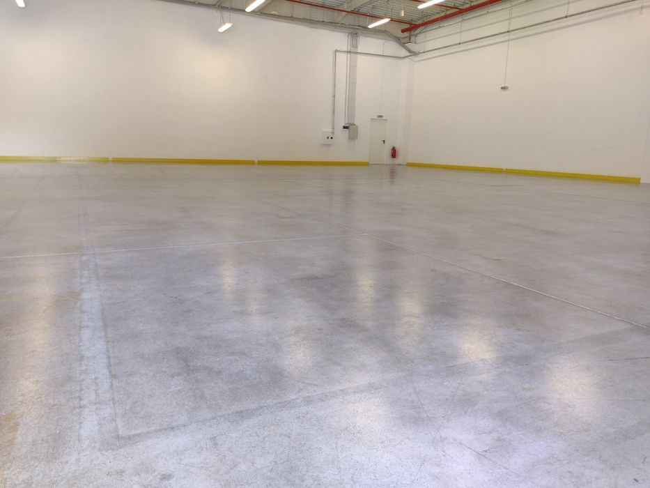 Машинно измиване и импрегниране на шлайфан бетон и каменни настилки