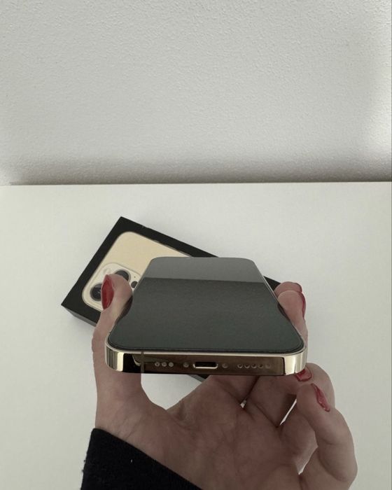 Vand Iphone 13 pro impecabil