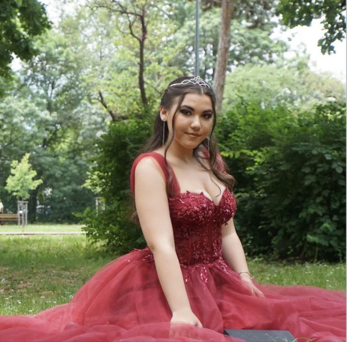 Бална рокля бордо