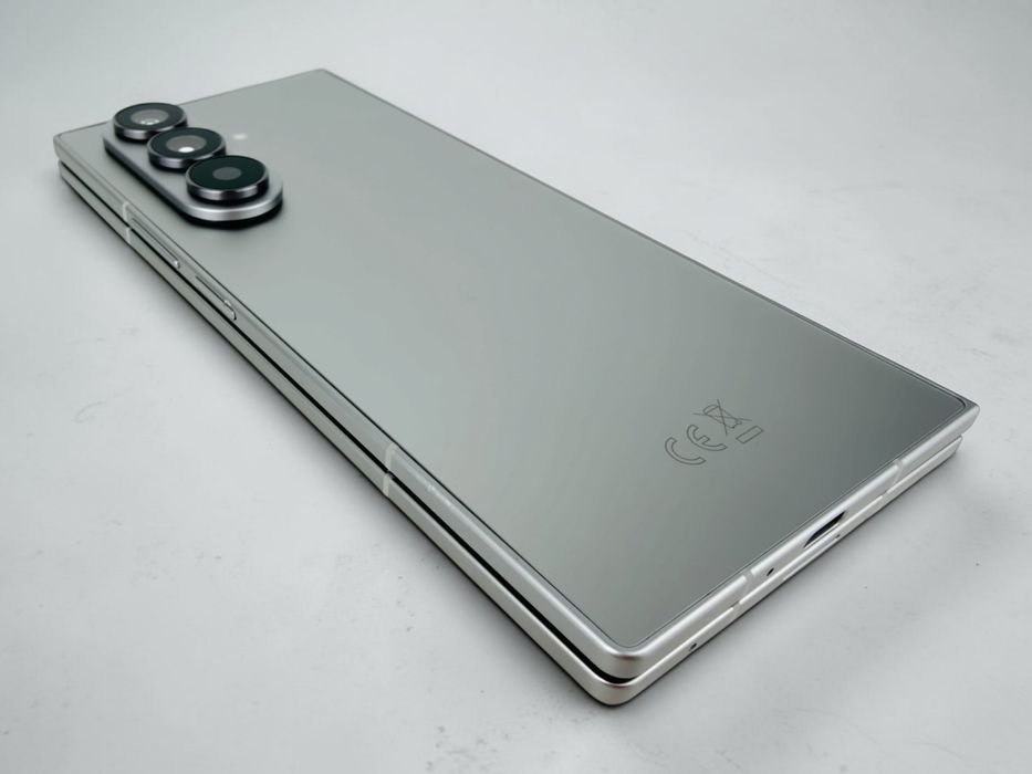 Samsung Galaxy Z Fold 7 5G 256GB 12RAM Silver Shadow 75 ЗАРЯДА! Гаранция!
