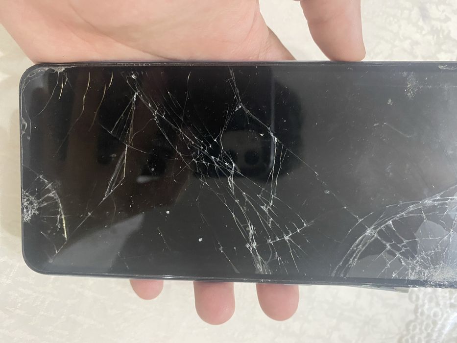 Продаю не рабочый телефоный