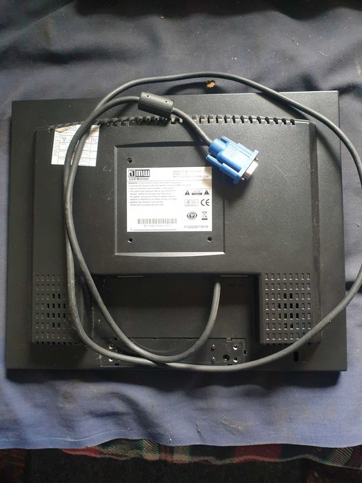 6 броя монитори ,три работещ и три за части