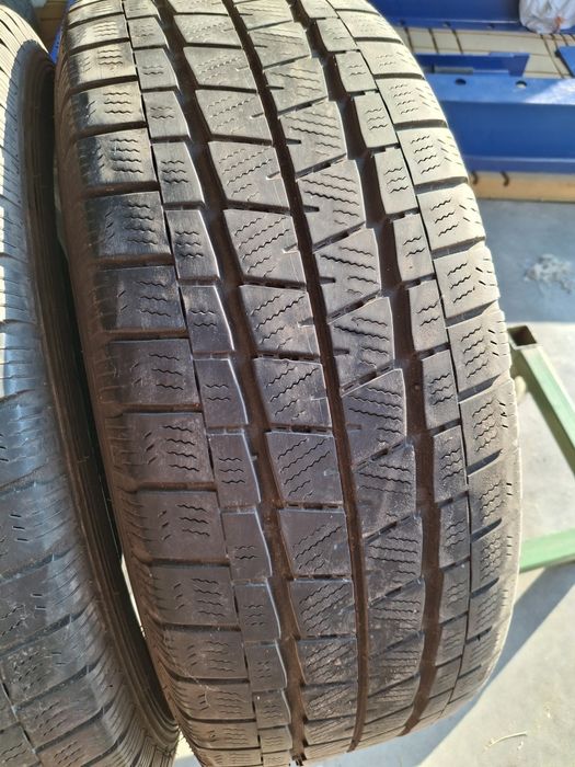 2 Anvelope M+S 235 65 r16C  Falken