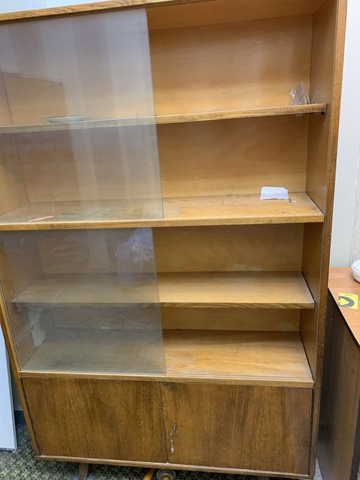Шкаф книжный. Румынский, в отличном состоянии