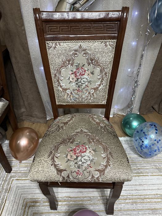 Продам 8 стульев