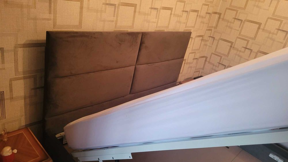 Двуспальная кровать с матрасом