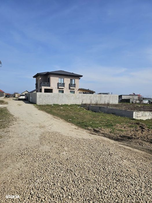 Teren Cu Prioect P+1E 420 Mp - Lazu