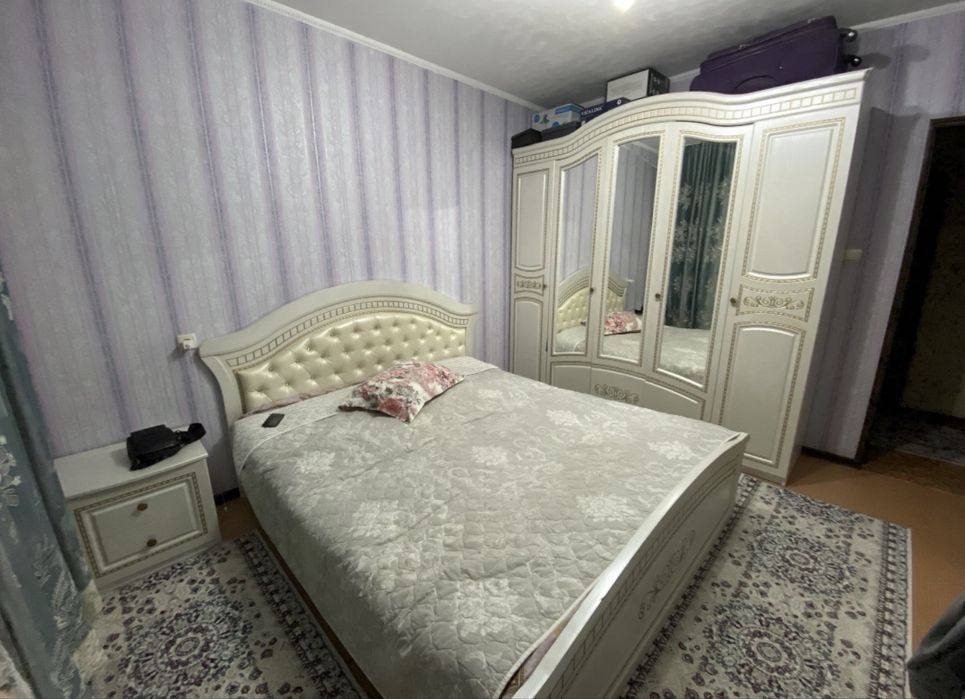 Продается спальный гарнитур