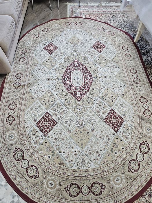 Срочно продам стол и ковры