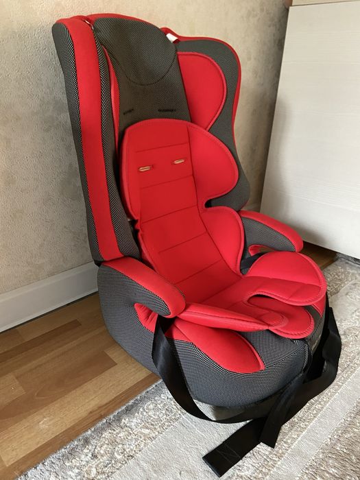 Автомобильное детское кресло